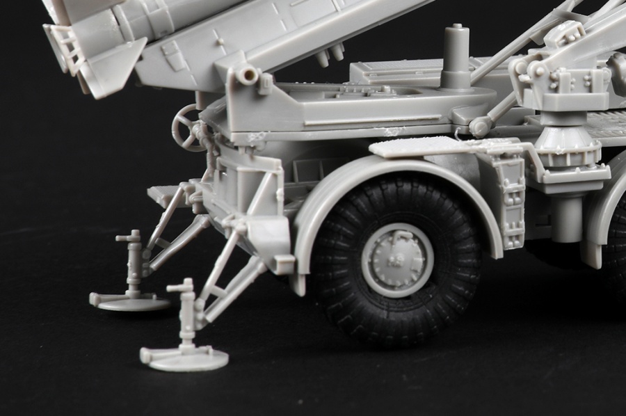 Т07179 Russian 9P113 TEL w/9M21 Rocket of 9K52 Luna-M Short-range artillery rocket system(FROG-7)