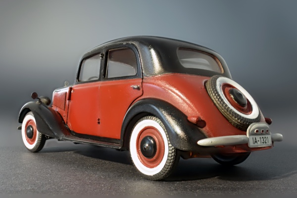 MA38008 1/35 Немецкий автомобиль Тип170В 4х дверный Седан