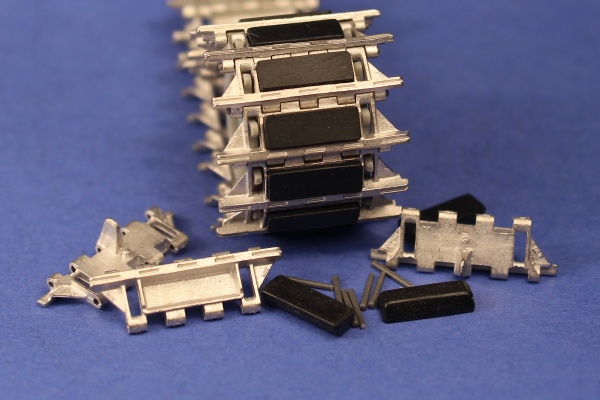 MTL-35079 1/35 Tracks for Chiftain