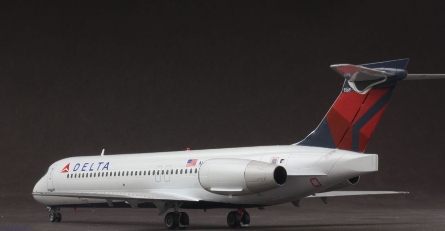 EE144124 Авиалайнер 717 Delta