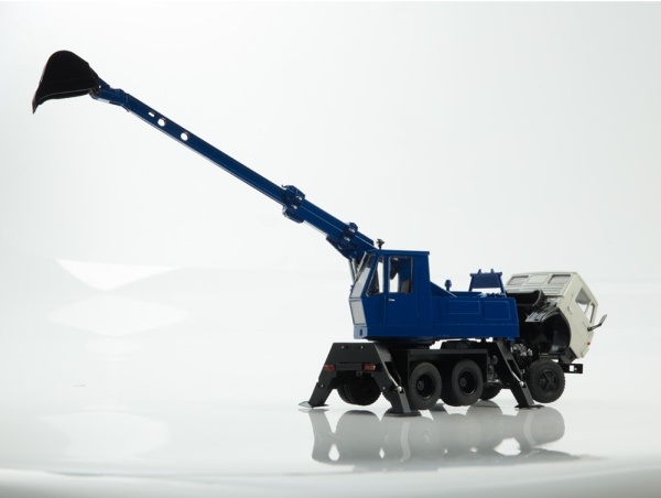 102903 Экскаватор ЭО-3532 (5511) 102903 Экскаватор ЭО-3532 (5511)