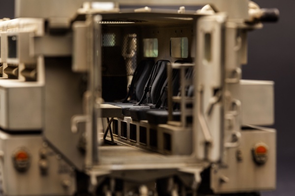 SS-005 1/35 Американская машина U.S. COUGAR 6Ч6 MRAP VEHICLE