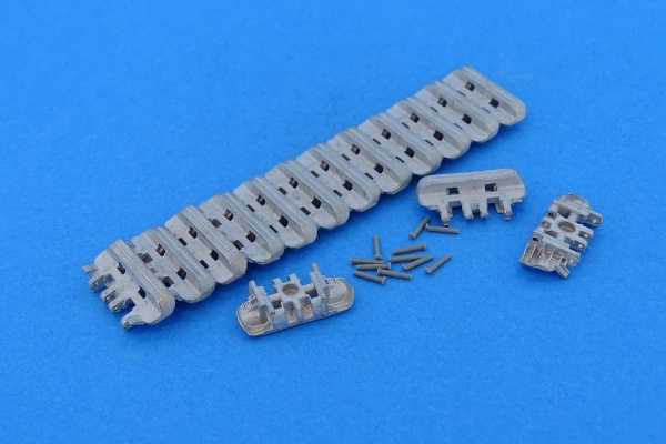 MTL-35083 1/35 Tracks for Churchill early