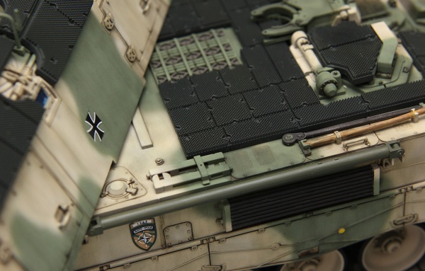 TS-019 1/35 GERMAN PANZERHAUBITZE 2000 SELF-PROPELLED HOWITZER w/ADD-ON ARMOR